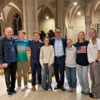 Özdemir und Konfis bei der Nachtschicht