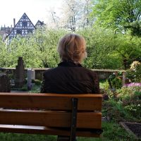 Bank auf dem Friedhof